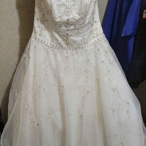 Elegant White Embroidered Gown By OLEG CASSINI